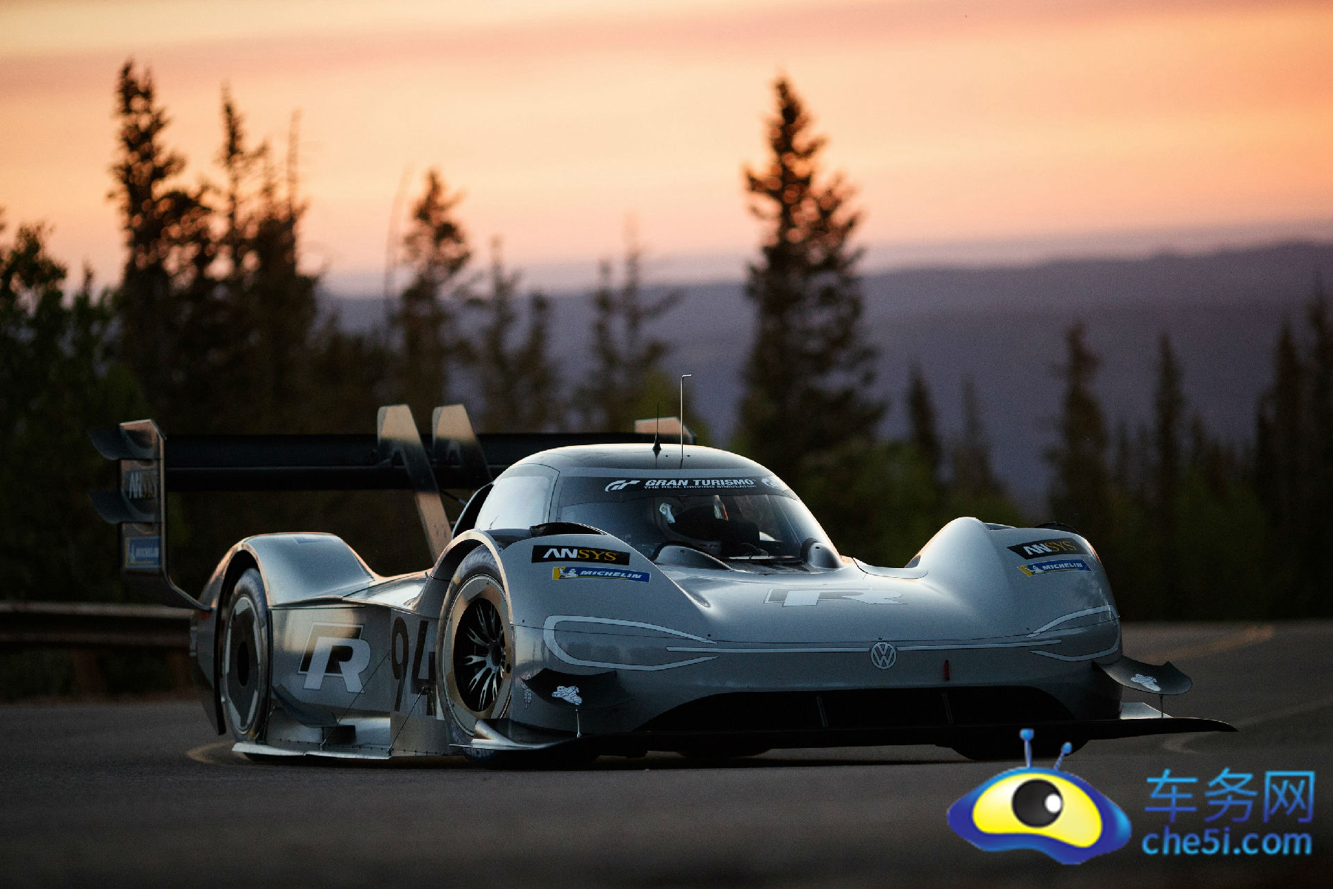 大众汽车品牌I.D. R Pikes Peak赛车将以编号94号出战美国派克峰国际挑战赛 以运动造型整装亮相最后测试阶段.jpg