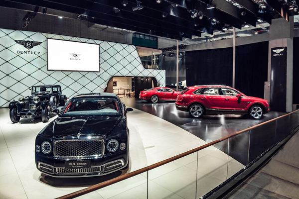 3. 宾利汽车亮相2019上海国际车展_2.jpg