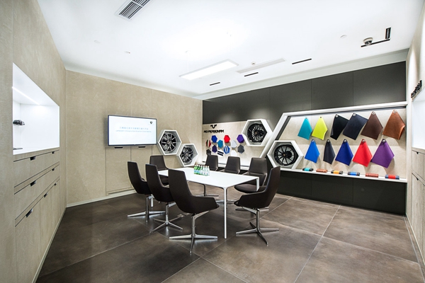 08 - 兰博基尼重庆展厅Ad Personam高级个性化定制工作室.jpg