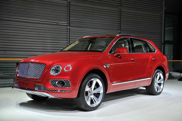 2. 宾利添越插电混动版.jpg