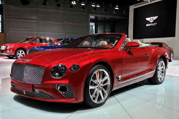 4. 全新宾利欧陆GT敞篷版.jpg