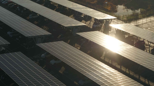 宾利品牌大规模应用太阳能技术 探索可持续发展 (4).jpg