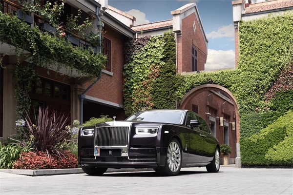 【新闻图片】劳斯莱斯的尊贵奢华之感和整车车身设计密不可分.jpg