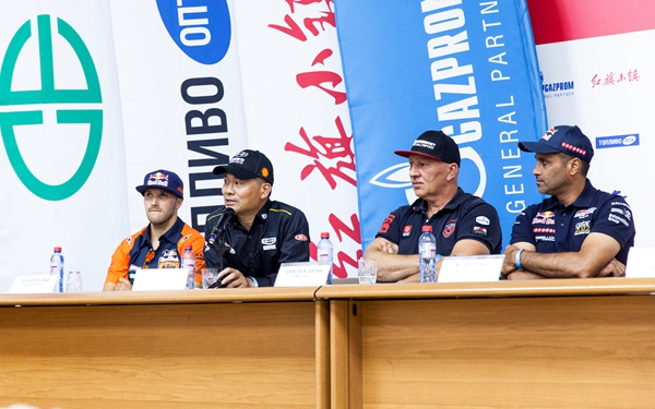2019丝绸之路拉力赛-韩魏参加赛前新闻发布会.jpg