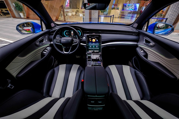 荣威RX5 MAX内饰全景.jpg