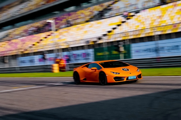 05 - 兰博基尼赛道巡游.jpg