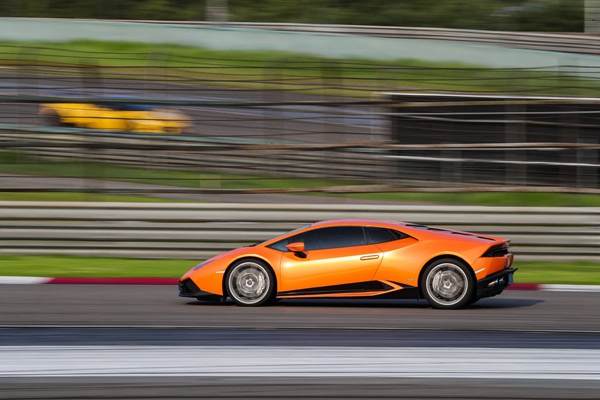 09 - 兰博基尼赛道巡游.jpg