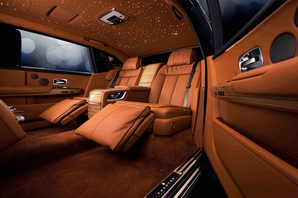 【新闻图片】第八代幻影的“奢华殿堂”带给后座乘客极致奢华的体验和享受.jpg