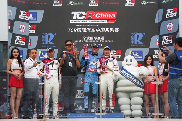 2.Luca Engstler荣获TCR China宁波站冠军.jpg