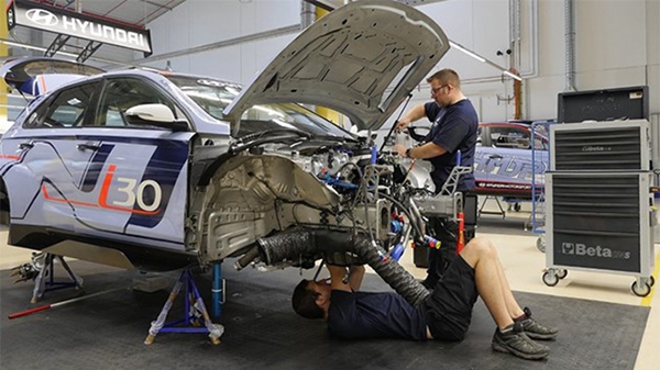 8.机械师协作组装i30 N TCR.jpg