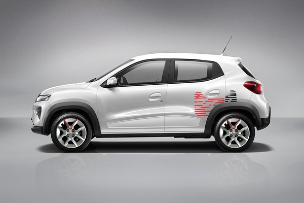 4.雷诺 e诺天猫精灵定制版.jpg