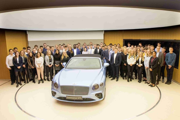 宾利品牌迎来近百名新晋培训生入职 (1).jpg