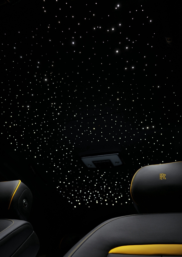 【新闻图片】Black Badge库里南内饰_星空顶.jpg