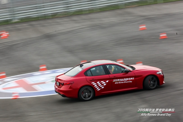 4. 阿尔法·罗密欧2020年款Giulia.jpg