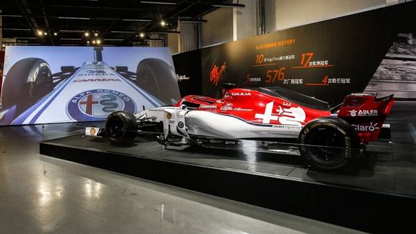 6. 阿尔法·罗密欧竞速F1赛车.jpg