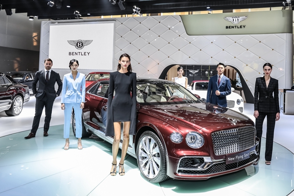 9. 宾利汽车携全系车型亮相2019广州国际车展_2.jpg