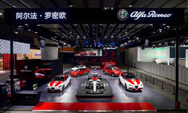 1. 阿尔法·罗密欧“竞速天团”亮相广州车展.jpg