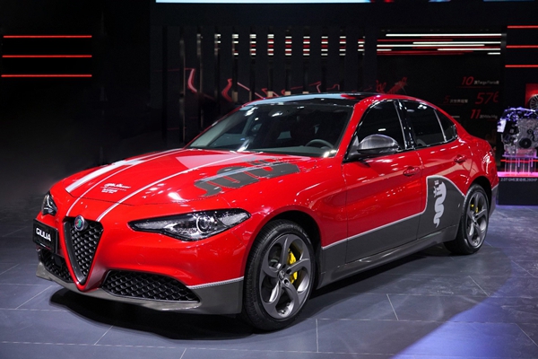 7. Giulia设计款车型.jpg