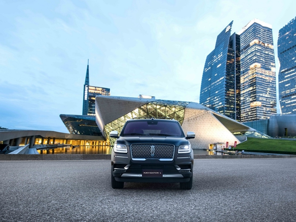 全新林肯领航员长轴版Navigator L-外观-2.jpg