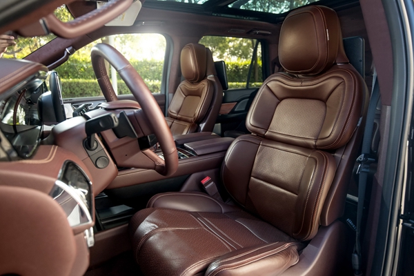 全新林肯领航员长轴版Navigator L-内饰-2.jpg