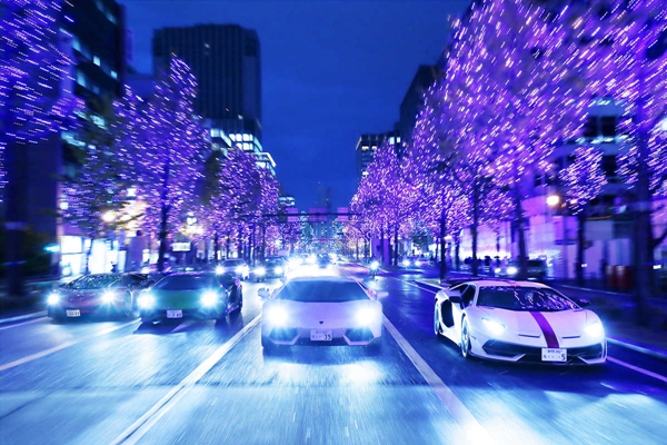 07 - 超过150台兰博基尼在大阪城和地标性的御堂筋大街上演盛大巡游.jpg