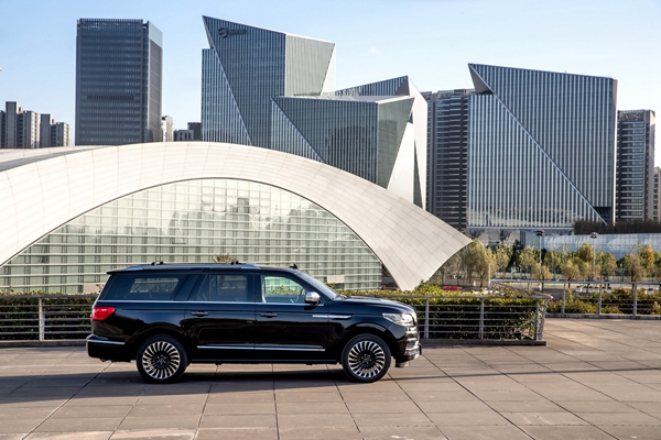 全新林肯领航员长轴版Navigator L-外观-3.jpg